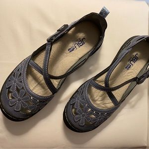 JBU Blue Flower Shoes Sz 8